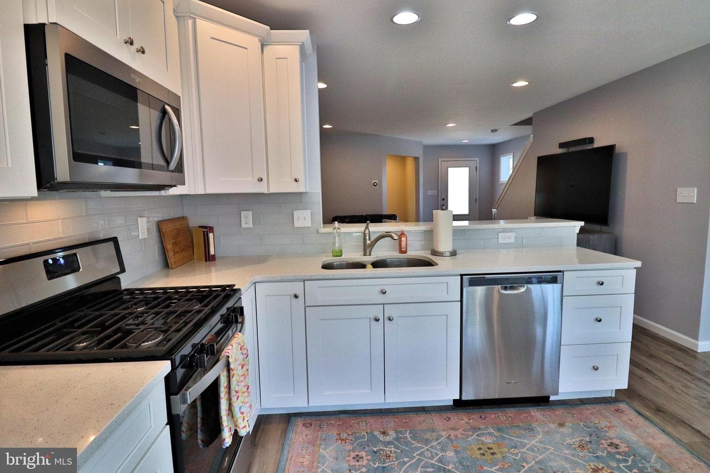 685 Kincaid Avenue photo 22