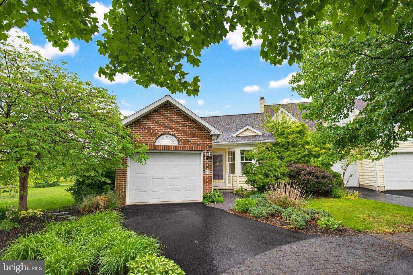 1037 Kent Garden photo 2