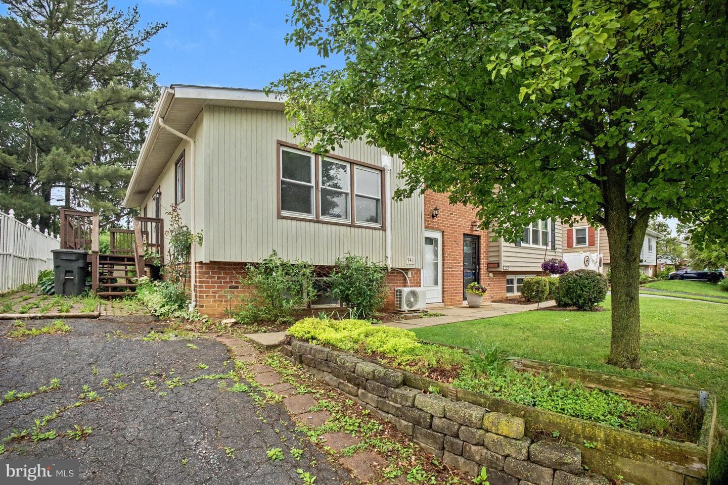 541 Golden Street photo 2