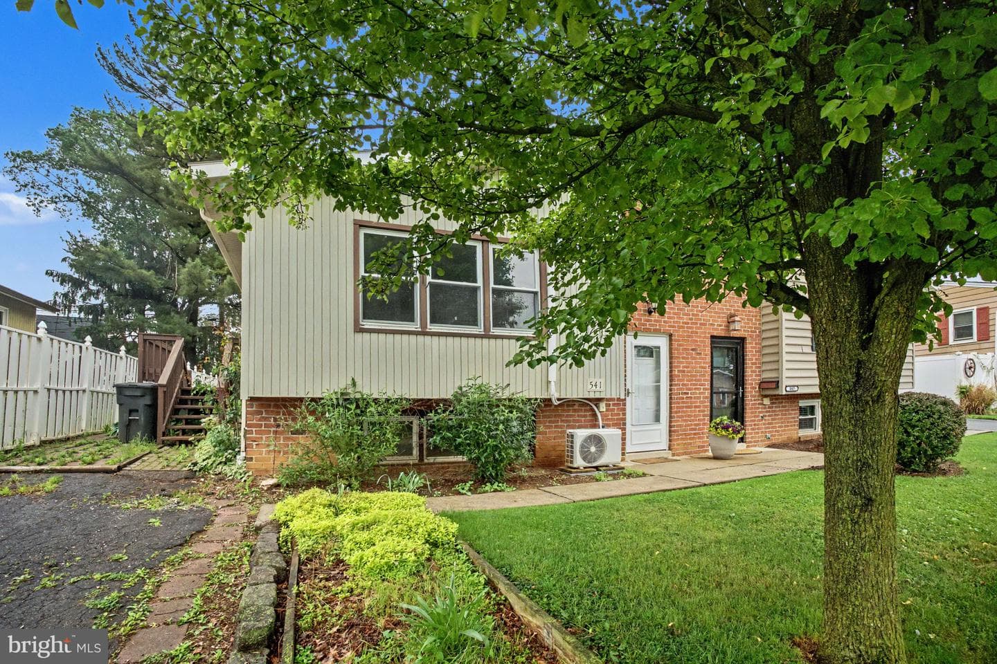 541 Golden Street photo 7