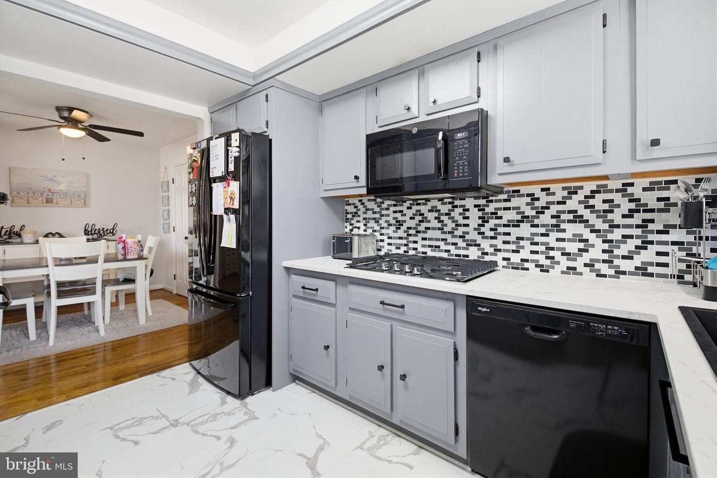 449 W Marion Street photo 17