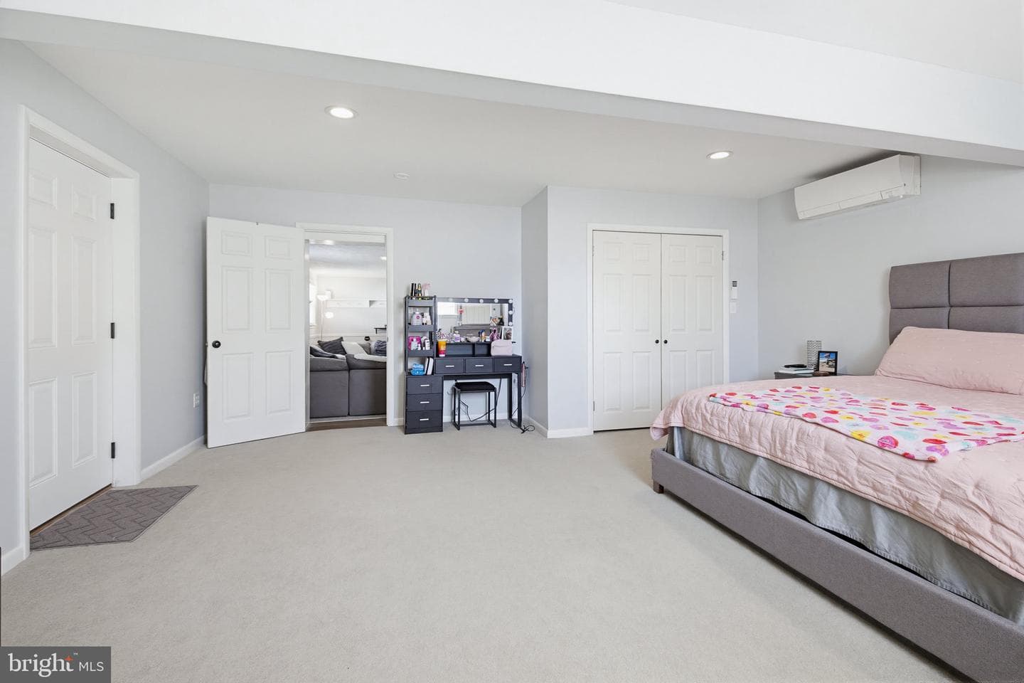 449 W Marion Street photo 32