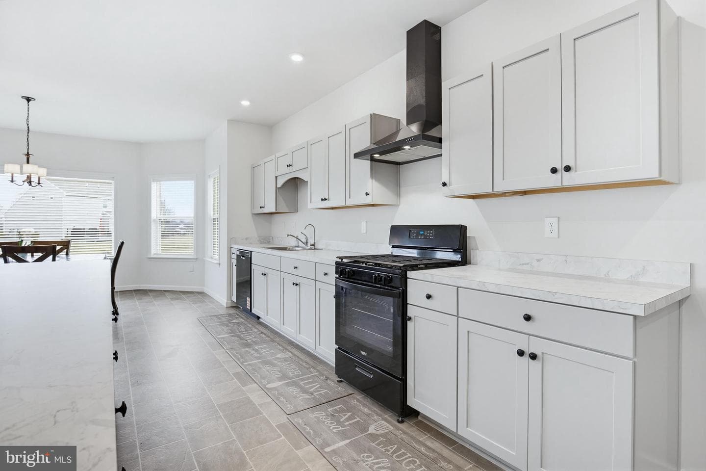 1525 Village Road photo 12
