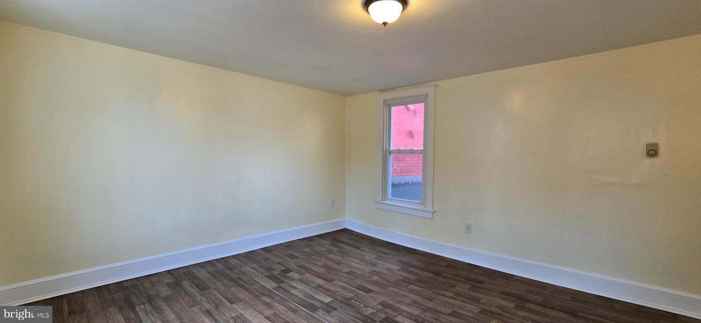 439 E Strawberry Street photo 21
