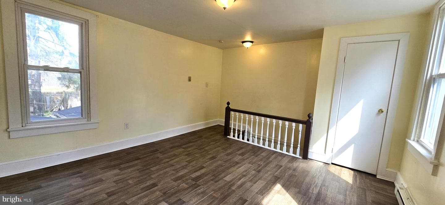 439 E Strawberry Street photo 22