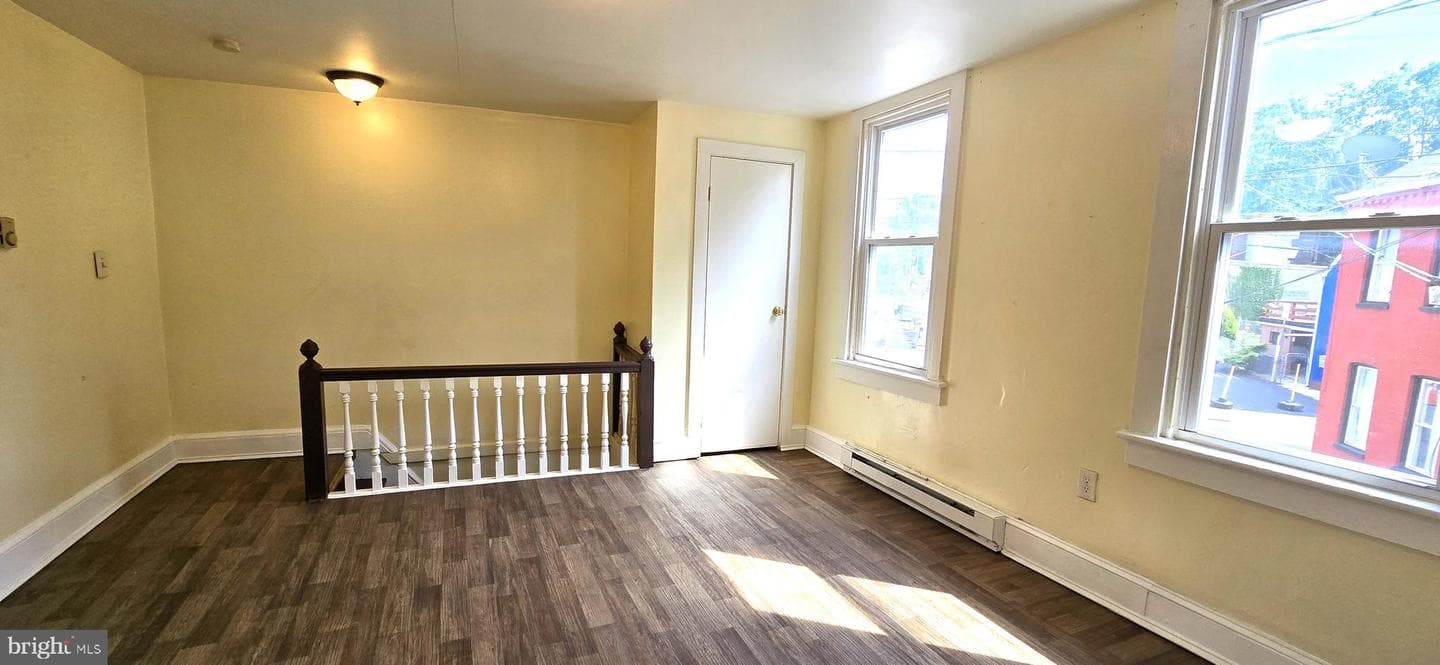 439 E Strawberry Street photo 23