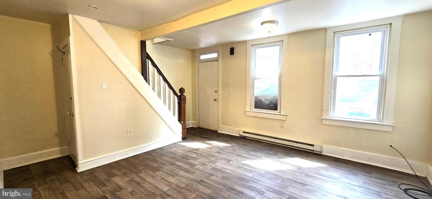 439 E Strawberry Street photo 7