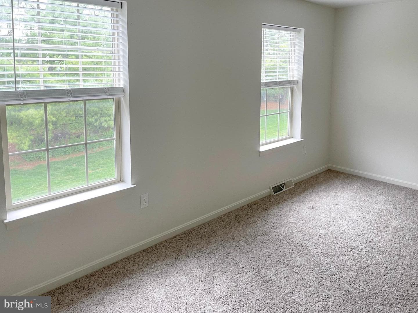 1889 Shady Oak Drive photo 13