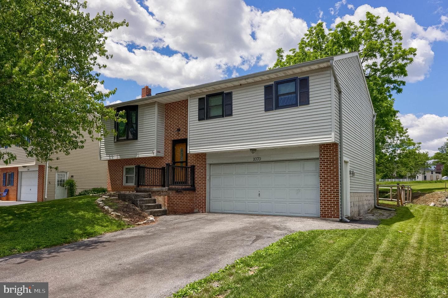 1070 Holly Lane photo 5