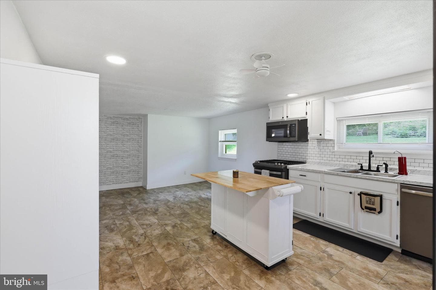 3982 Marietta Avenue photo 8