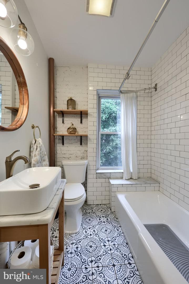 714 Manor Street photo 32