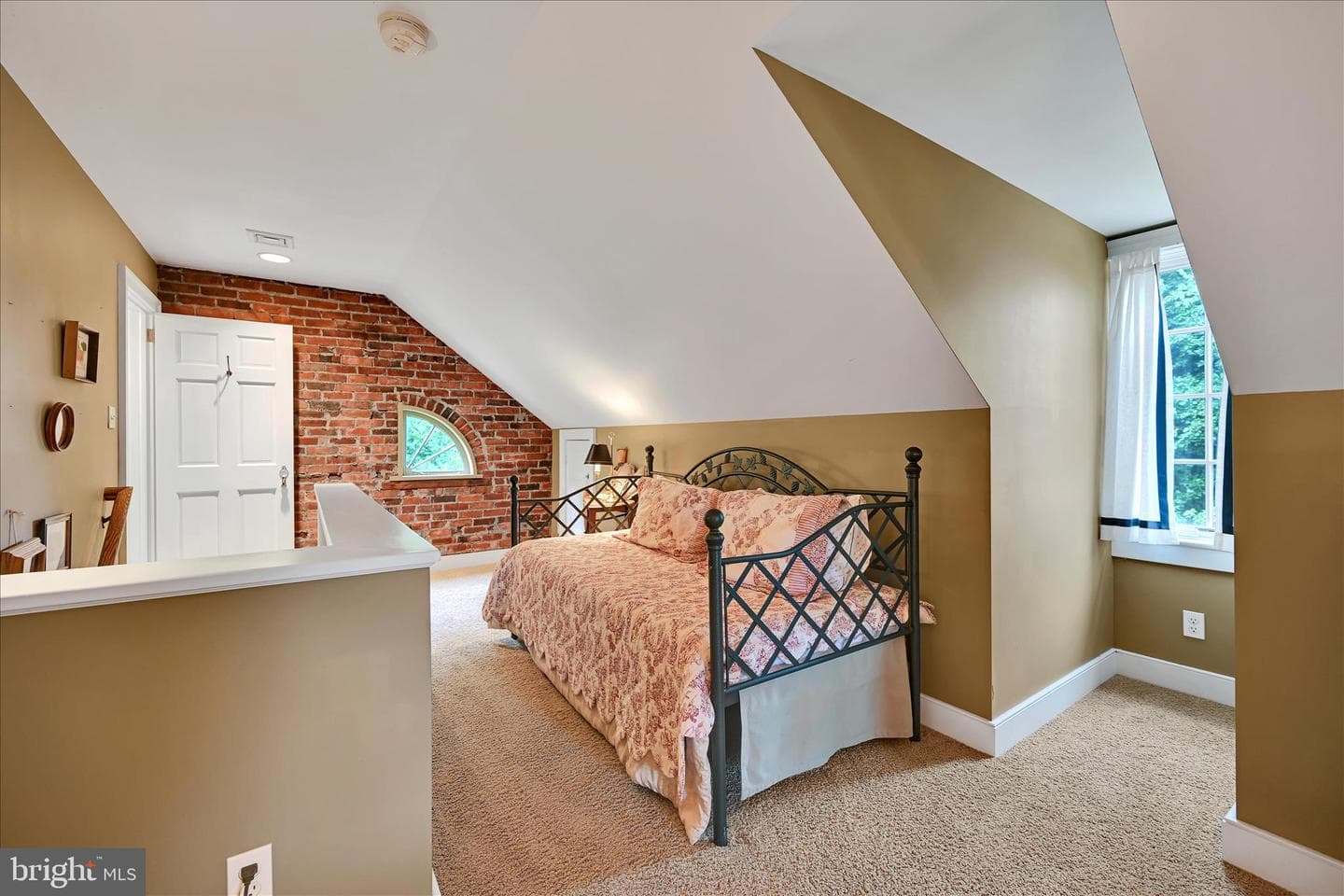 11 Union Avenue photo 32