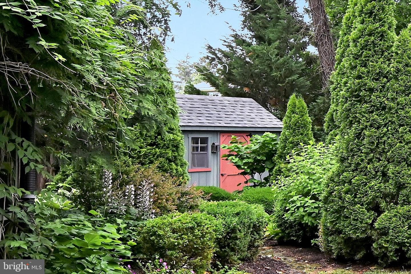 11 Union Avenue photo 39