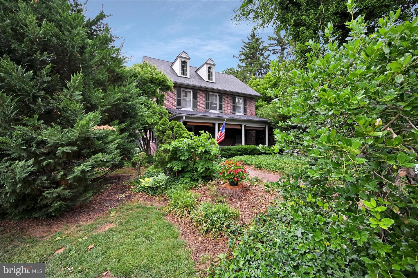 11 Union Avenue photo 4