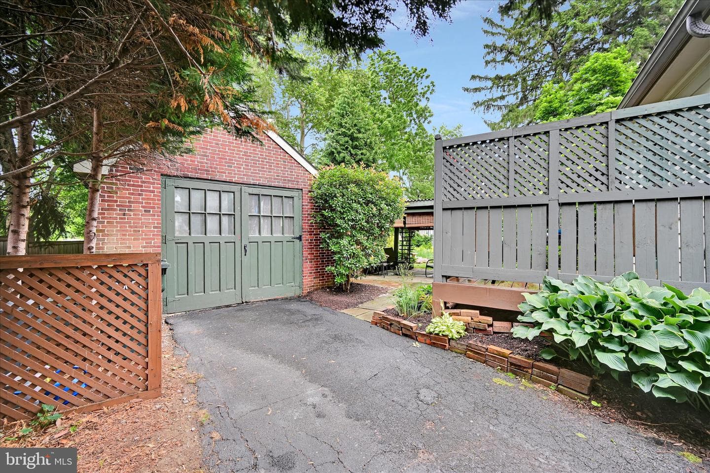 11 Union Avenue photo 45