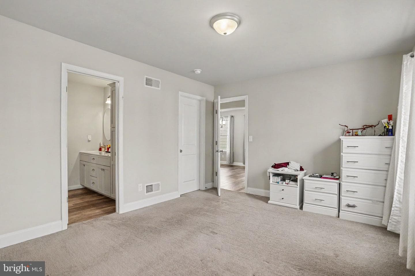 12 Pacific Boulevard photo 13