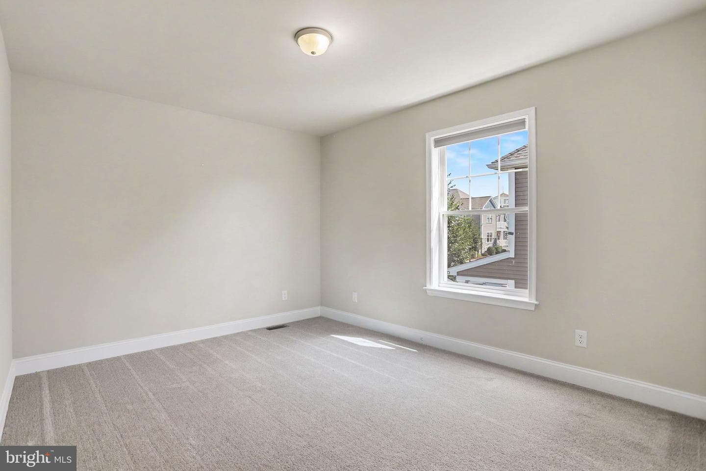 12 Pacific Boulevard photo 18