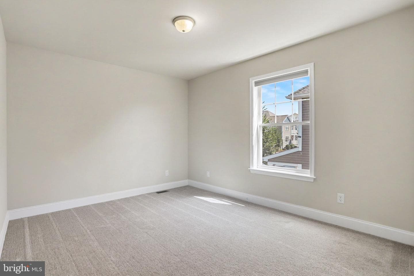 12 Pacific Boulevard photo 19