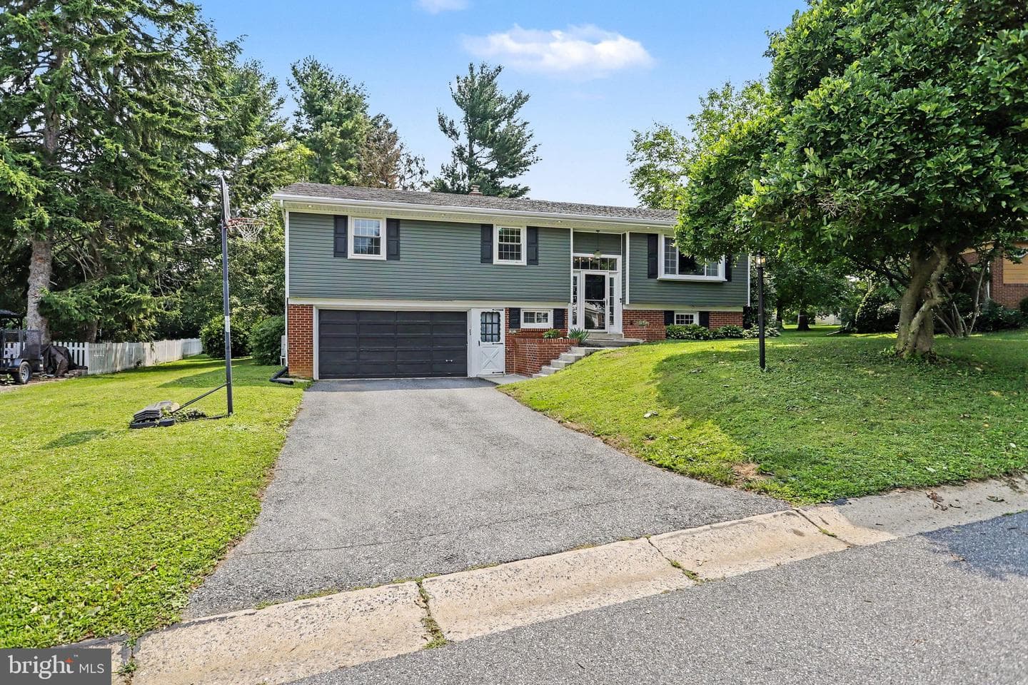 1837 Amity Drive photo 3