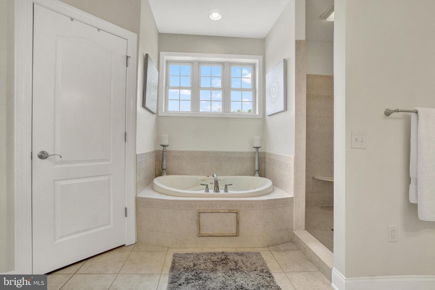 104 Monument Drive photo 21