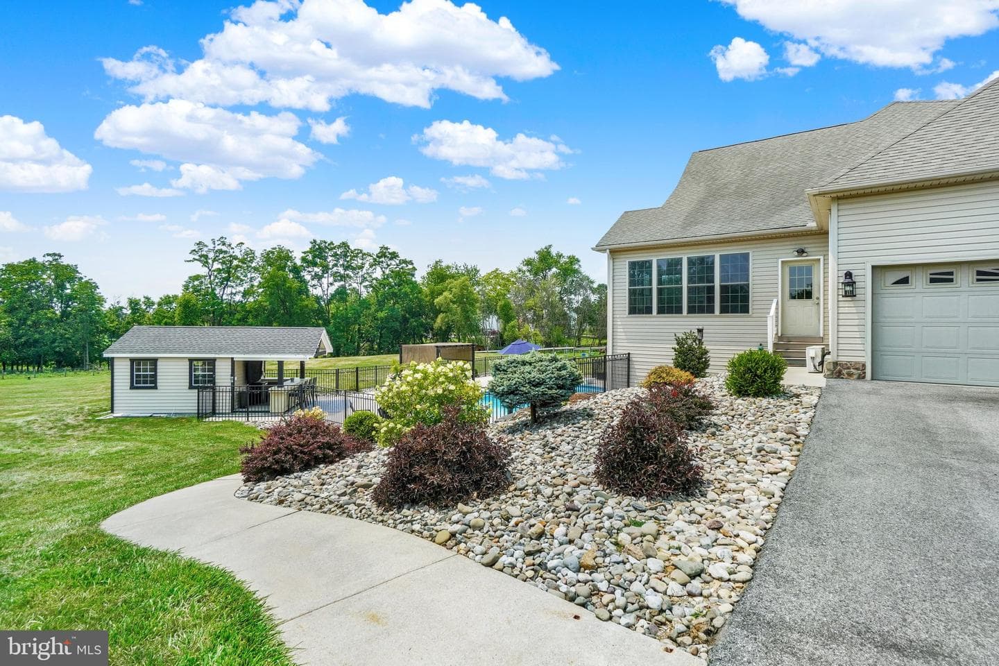 104 Monument Drive photo 46