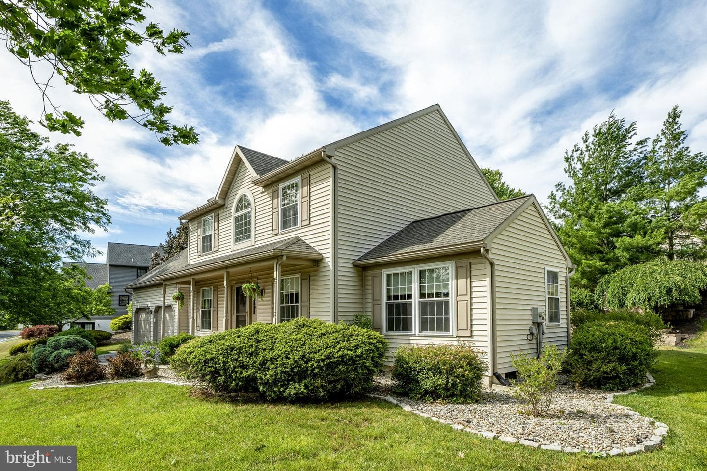 213 Willow Drive photo 3