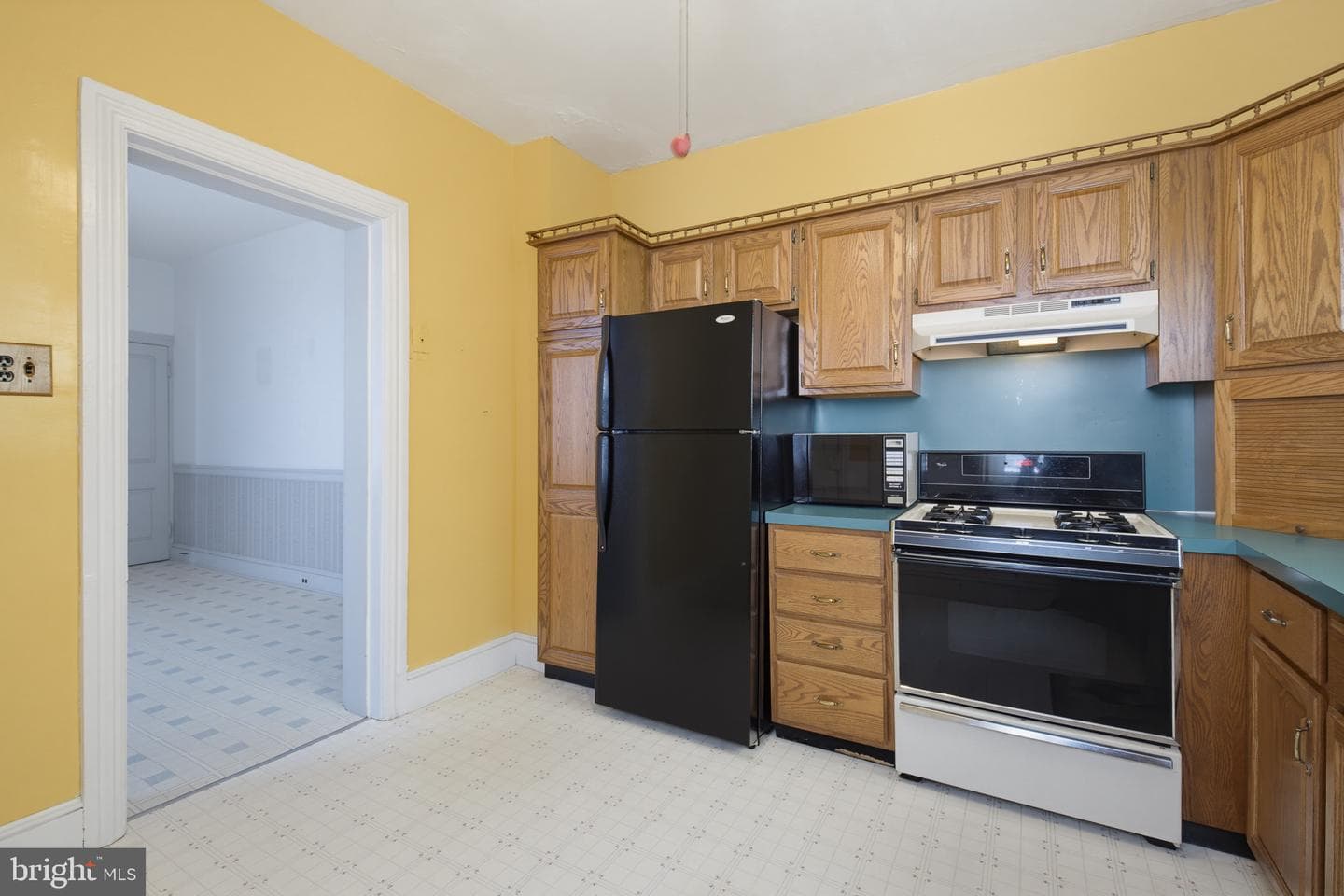 566 Walnut St photo 13