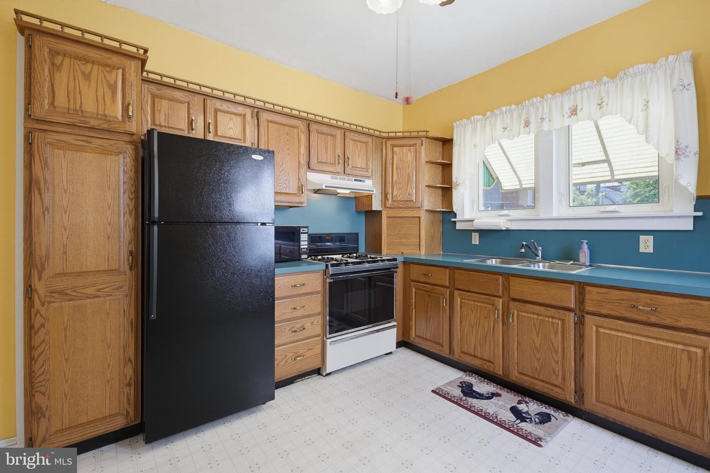 566 Walnut St photo 15