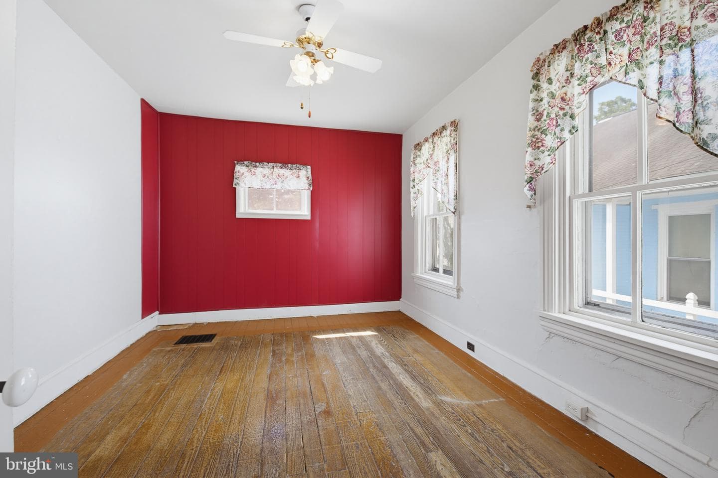 566 Walnut St photo 21