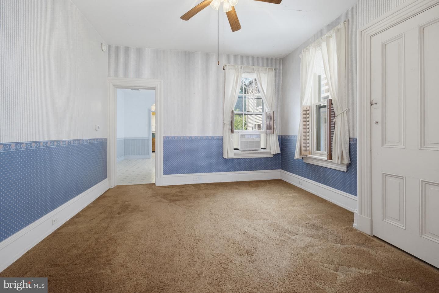 566 Walnut St photo 9