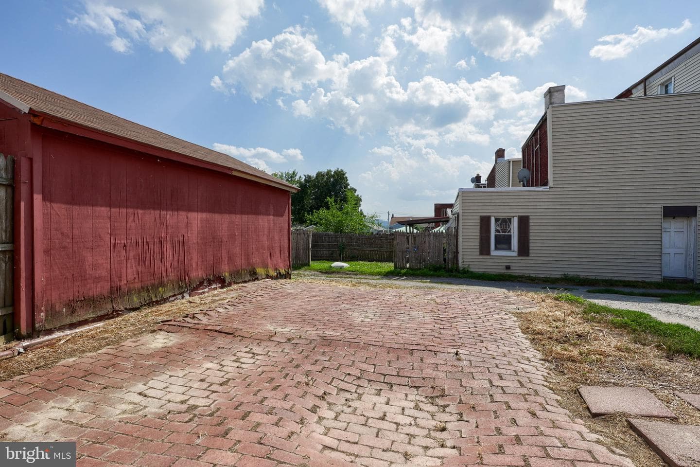 338 N 3rd Street photo 34