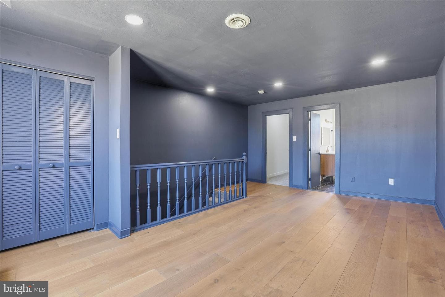 16 E Walnut St photo 51