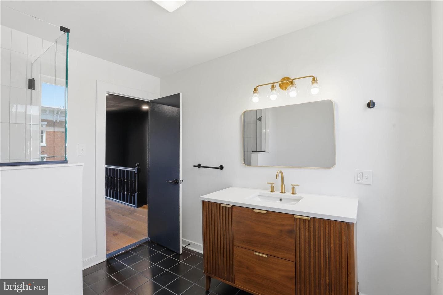 16 E Walnut St photo 55