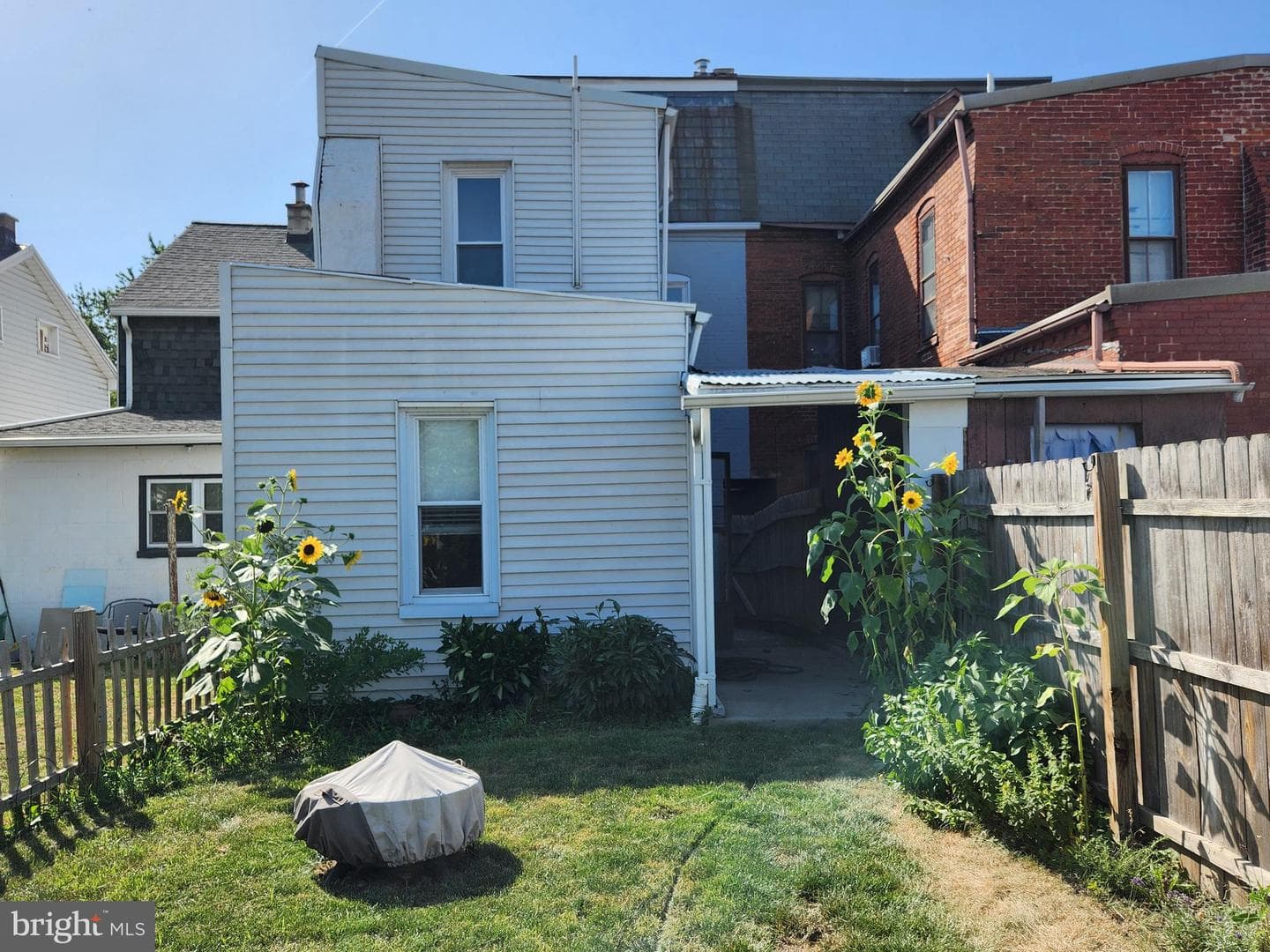 208 Perry Street photo 29