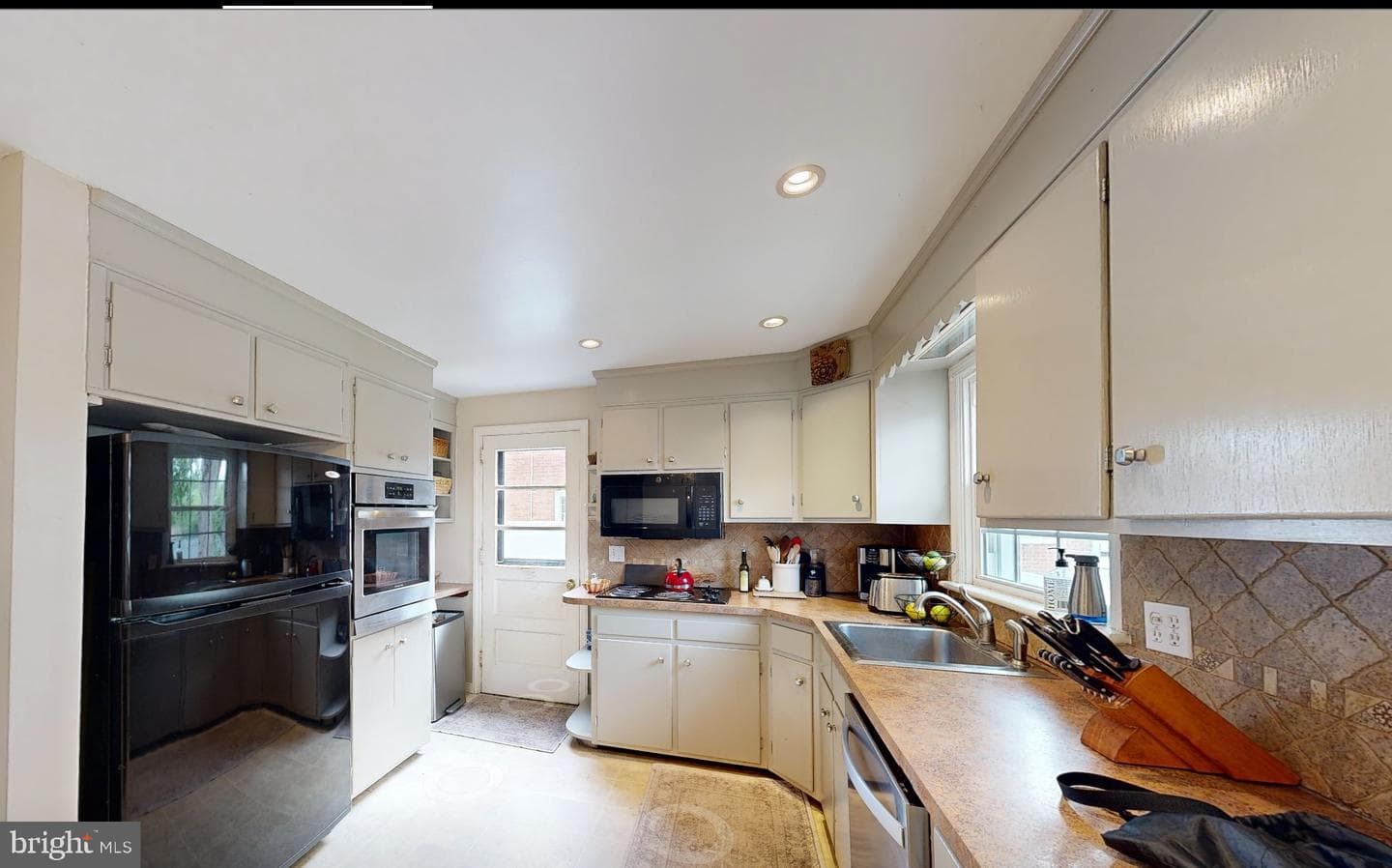 311 Lemon Street photo 9