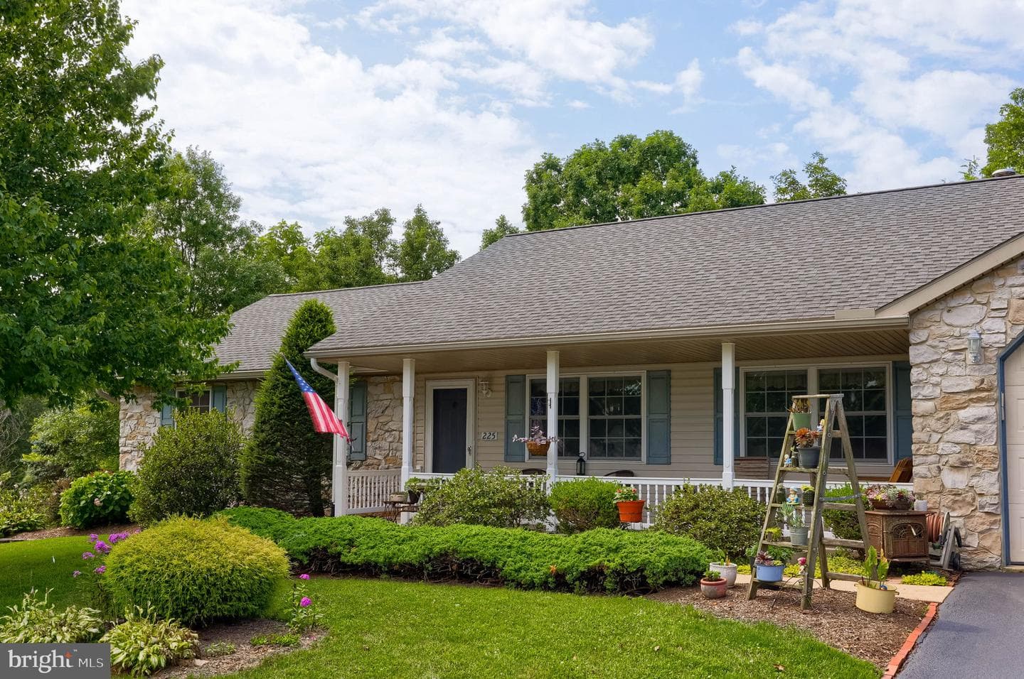 225 Country Drive, Denver