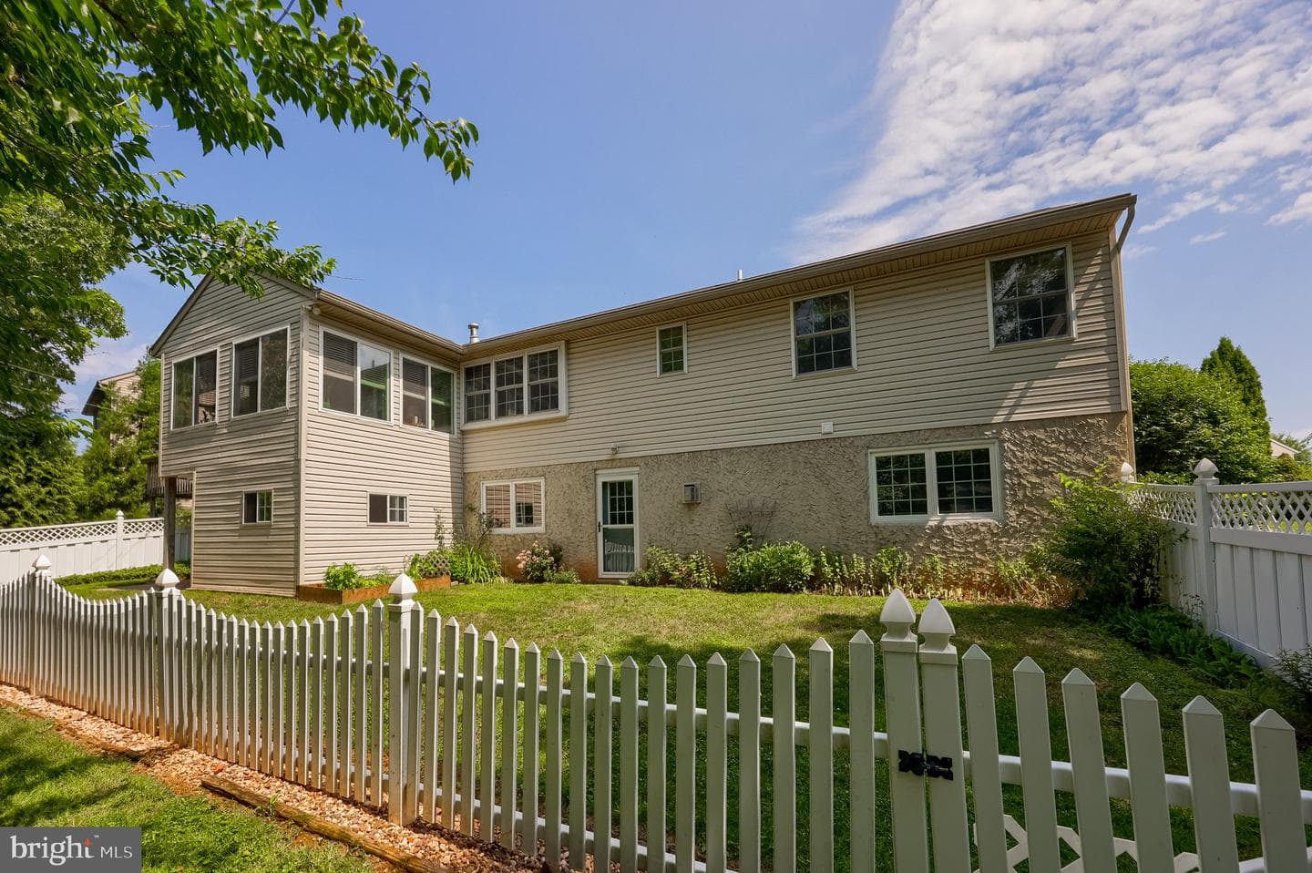 225 Country Drive photo 59