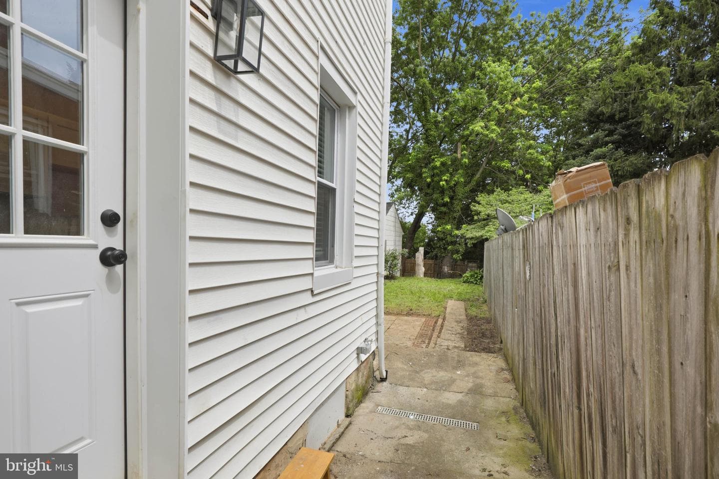 652 Hebrank Street photo 31