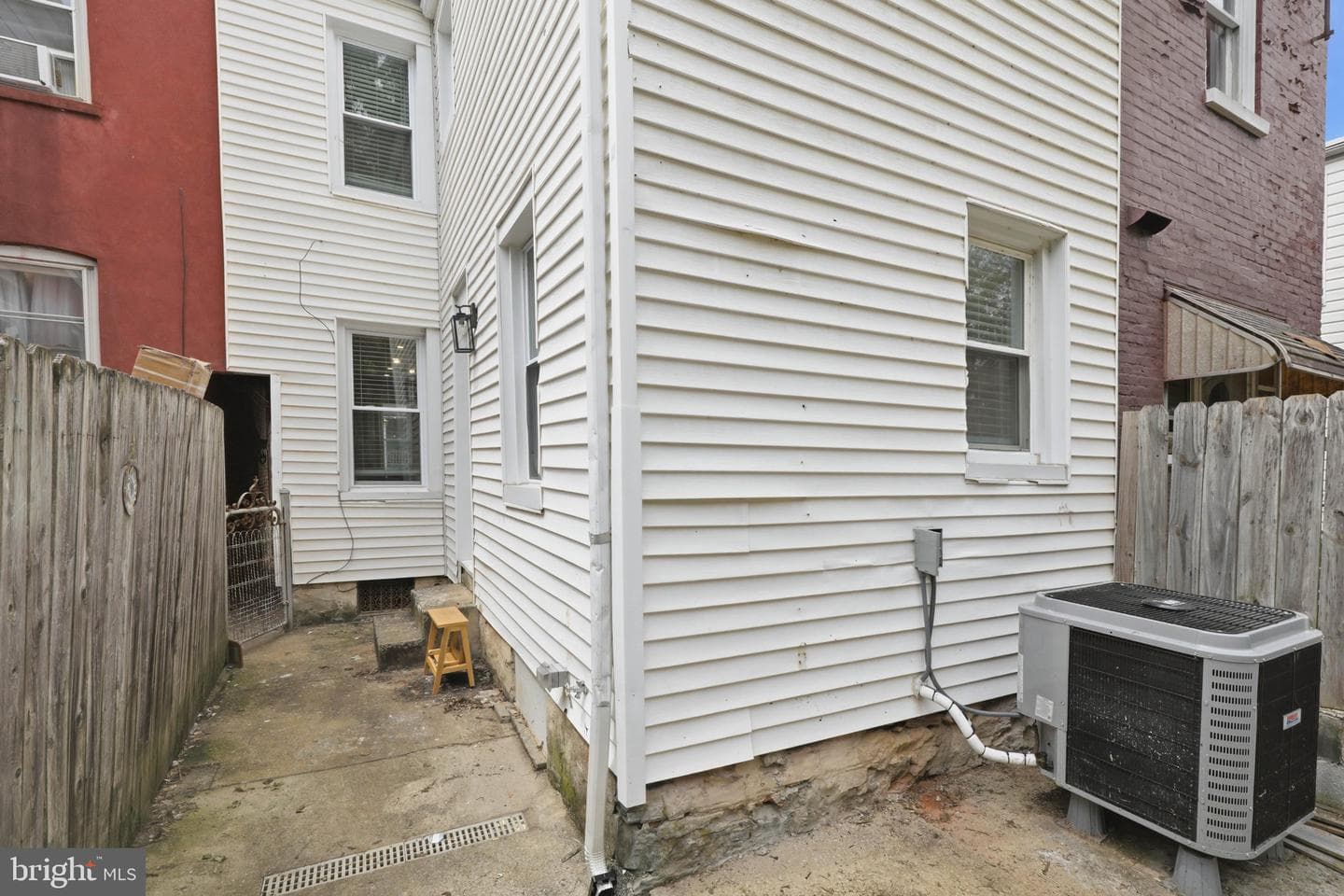652 Hebrank Street photo 32