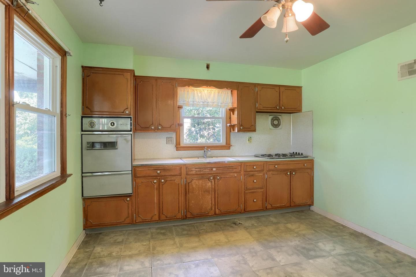 6370 Sundra Drive photo 10