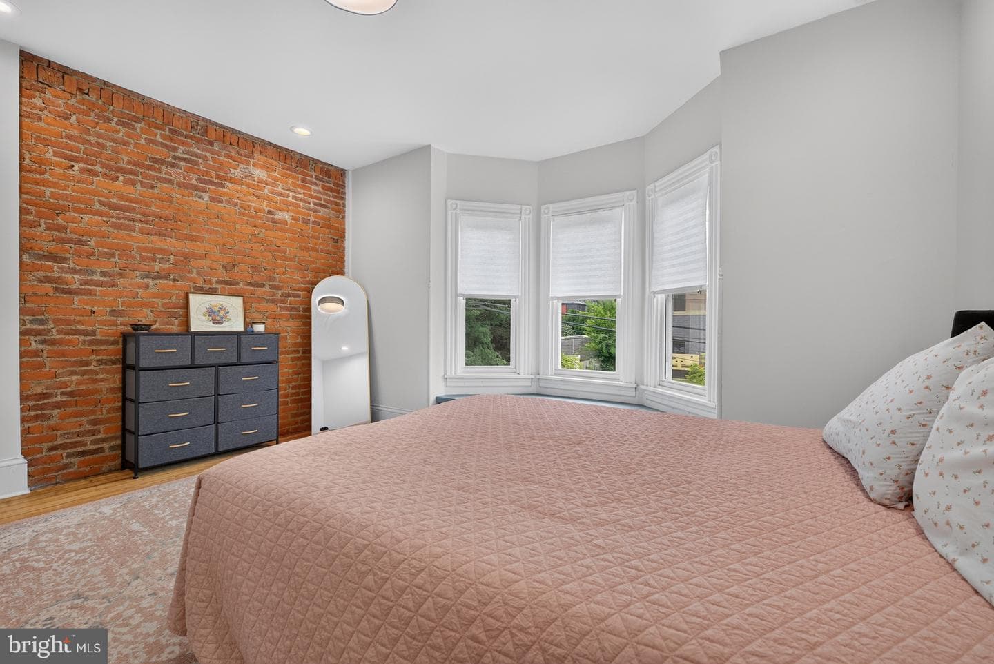 225 Elm Street photo 15