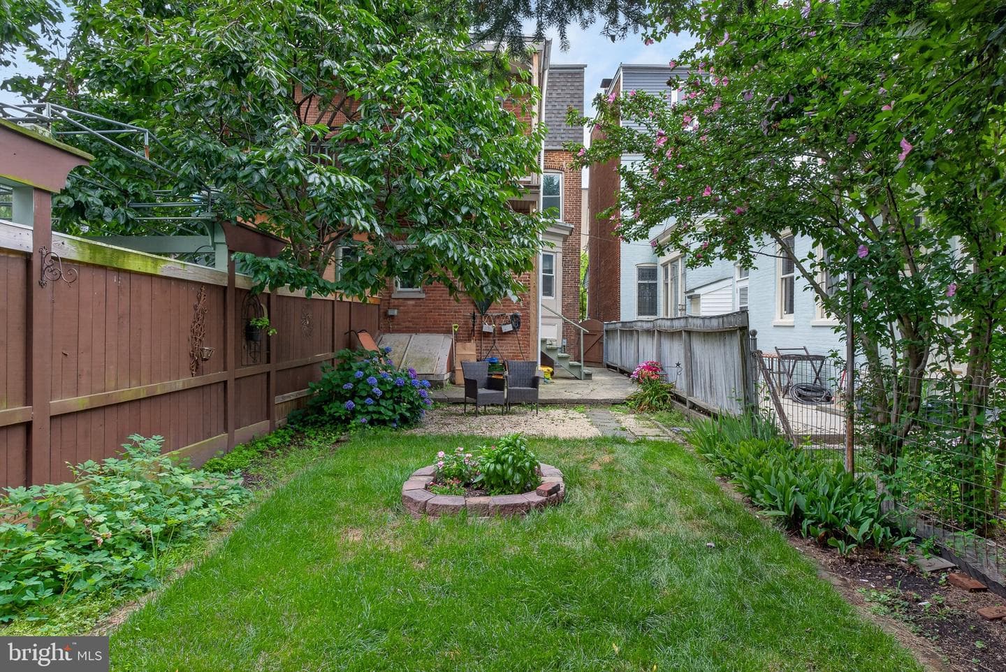 225 Elm Street photo 33