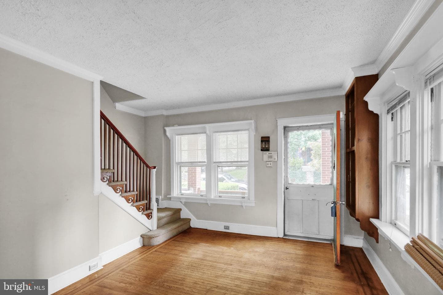 1194 Elm Avenue photo 6