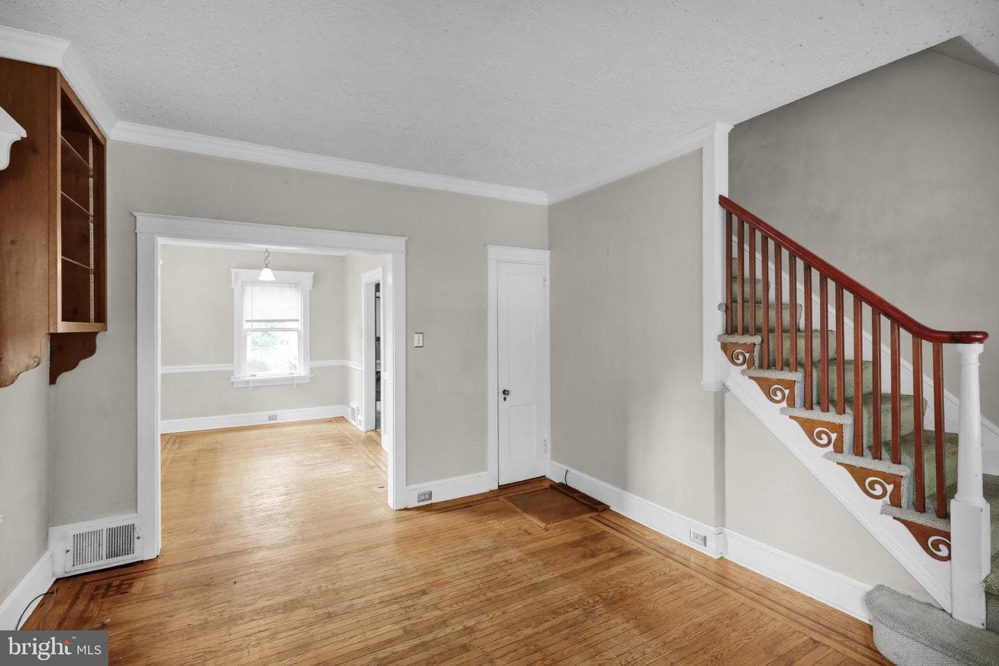 1194 Elm Avenue photo 7