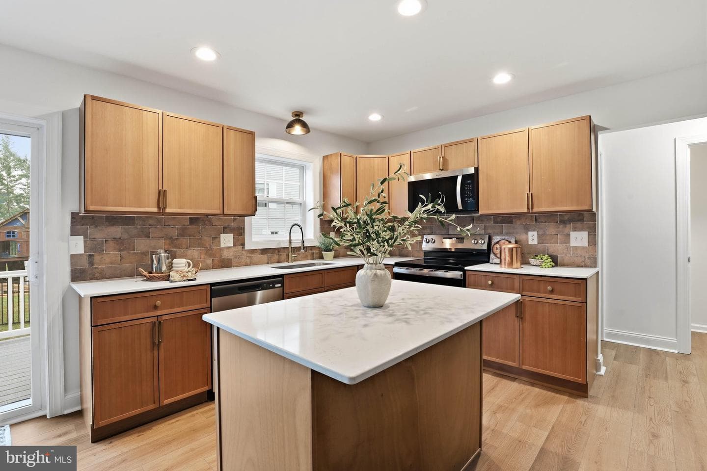 125 Woodmeadow Drive photo 14