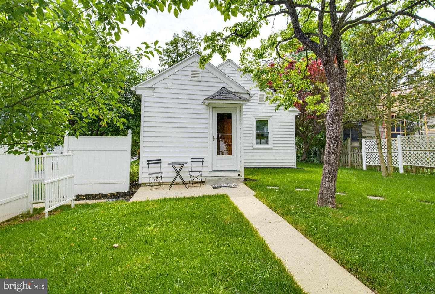 139 Montrose Avenue photo 36