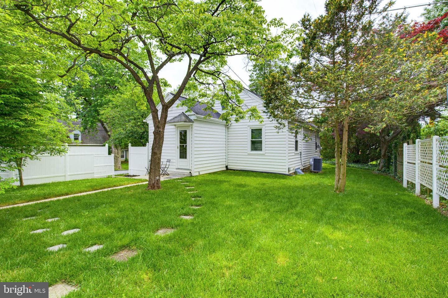 139 Montrose Avenue photo 37