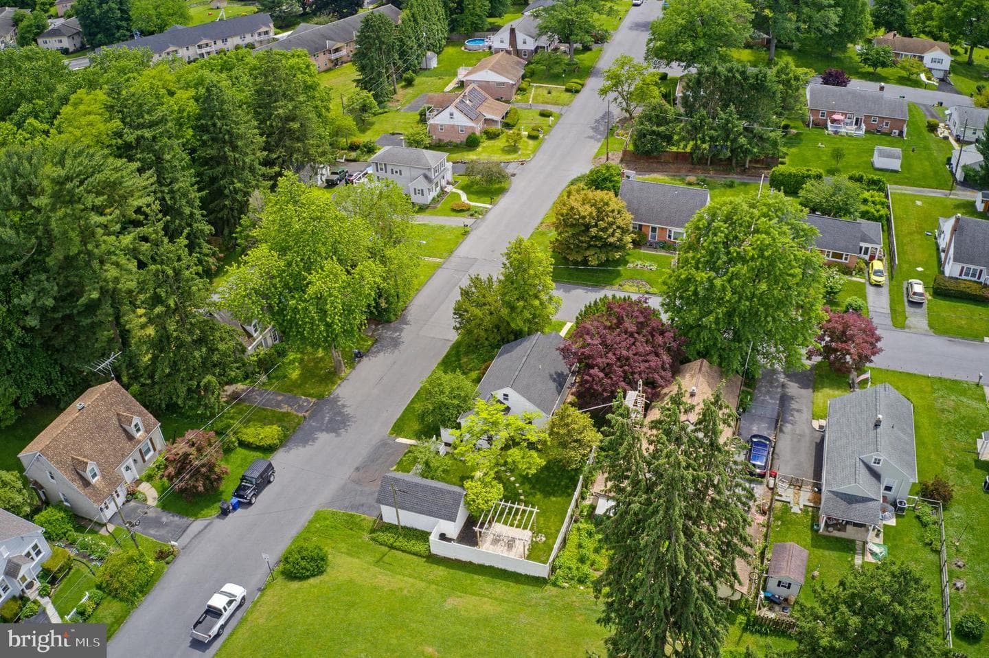 139 Montrose Avenue photo 40