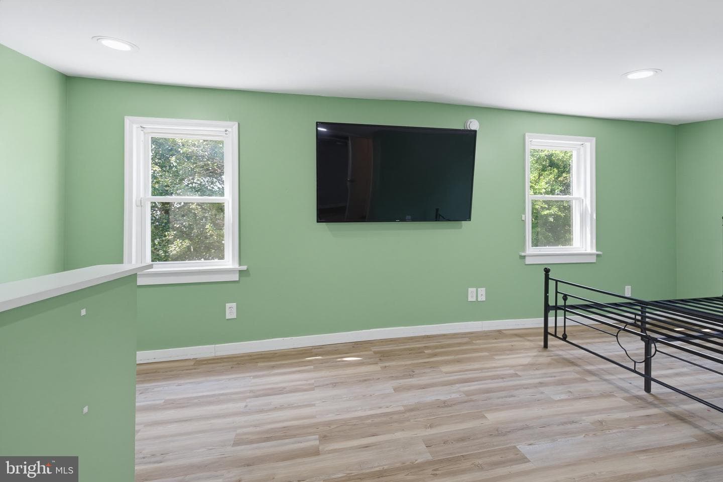 2624 Duke Street photo 18