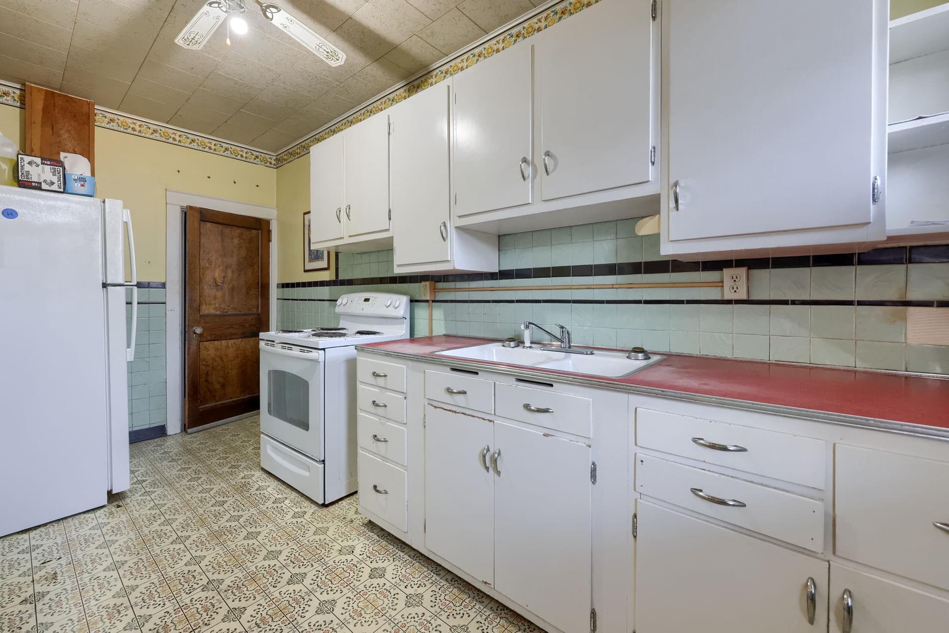 364 E Liberty Street photo 16